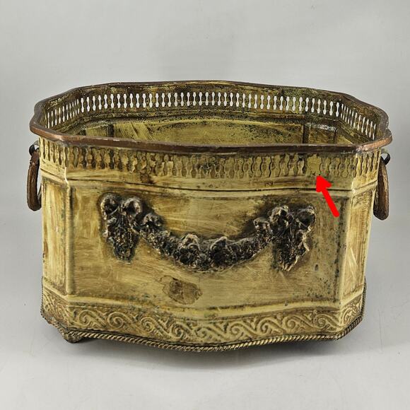 Vintage footed metal Victorian style ornate bowl planter dish - Picture 4 of 5